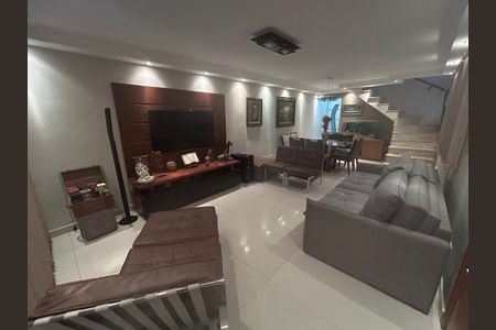 Casa à venda com 122m², 3 quartos e 4 vagasSala