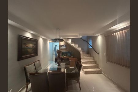 Casa à venda com 122m², 3 quartos e 4 vagasSala