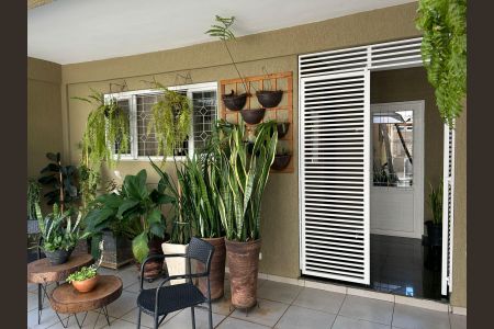 Casa à venda com 122m², 3 quartos e 4 vagasÁrea externa