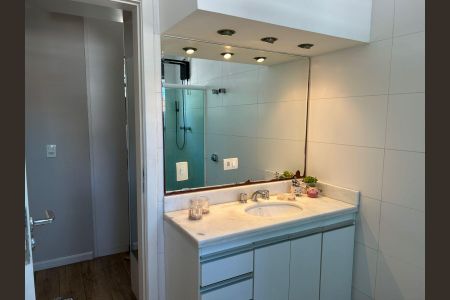 Casa à venda com 122m², 3 quartos e 4 vagasBanheiro