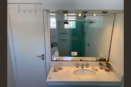 Casa à venda com 122m², 3 quartos e 4 vagasBanheiro