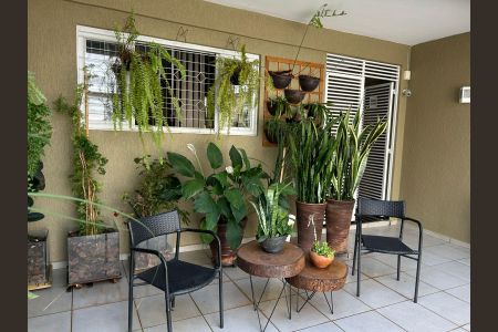 Casa à venda com 122m², 3 quartos e 4 vagasÁrea externa