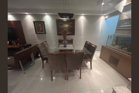 Casa à venda com 122m², 3 quartos e 4 vagasSala