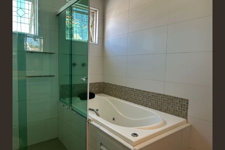 Casa à venda com 122m², 3 quartos e 4 vagasBanheiro