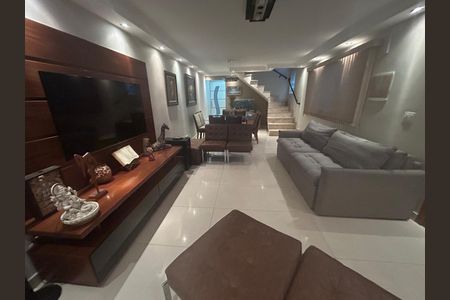 Casa à venda com 122m², 3 quartos e 4 vagasSala