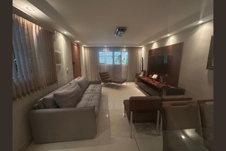 Casa à venda com 122m², 3 quartos e 4 vagasSala