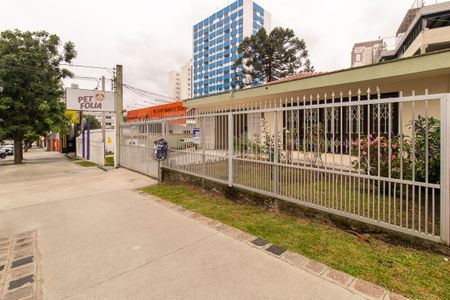 Casa para alugar com 188m², 6 quartos e 4 vagasFachada