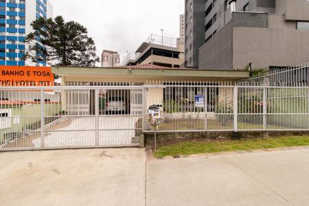 Casa para alugar com 188m², 6 quartos e 4 vagasFachada
