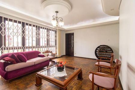 Casa para alugar com 188m², 6 quartos e 4 vagasSala