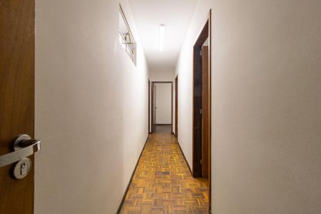 Casa para alugar com 188m², 6 quartos e 4 vagasCorredor