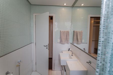 Apartamento à venda com 102m², 3 quartos e 3 vagasBanheiro da Suíte