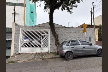 Casa para alugar com 250m², 3 quartos e 3 vagas Casa para alugar com 250m², 3 quartos e 3 vagasFachada