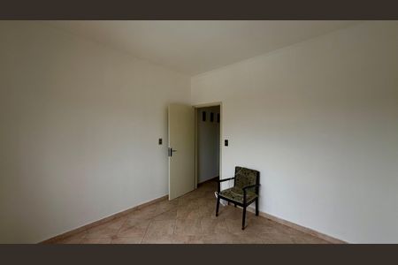 Casa para alugar com 5 quartos, 130m² em Jardim Ivana, São Paulo