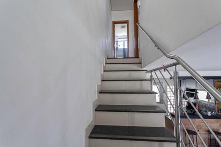 Apartamento à venda com 122m², 2 quartos e 4 vagasEscada