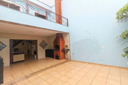 Casa à venda com 200m², 2 quartos e 2 vagas Casa à venda com 200m², 2 quartos e 2 vagasQuintal
