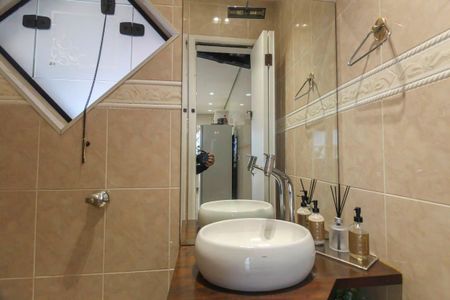 Casa à venda com 200m², 2 quartos e 2 vagas Casa à venda com 200m², 2 quartos e 2 vagasLavabo