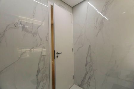 Casa à venda com 200m², 2 quartos e 2 vagas Casa à venda com 200m², 2 quartos e 2 vagasBanheiro