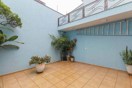 Casa à venda com 200m², 2 quartos e 2 vagas Casa à venda com 200m², 2 quartos e 2 vagasQuintal