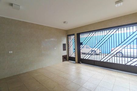 Casa à venda com 200m², 2 quartos e 2 vagas Casa à venda com 200m², 2 quartos e 2 vagasGaragem