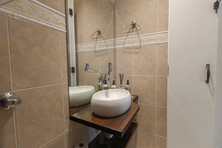 Casa à venda com 200m², 2 quartos e 2 vagas Casa à venda com 200m², 2 quartos e 2 vagasLavabo