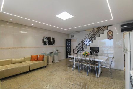 Casa à venda com 200m², 2 quartos e 2 vagas Casa à venda com 200m², 2 quartos e 2 vagasCozinha