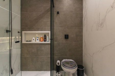 Casa à venda com 200m², 2 quartos e 2 vagas Casa à venda com 200m², 2 quartos e 2 vagasBanheiro