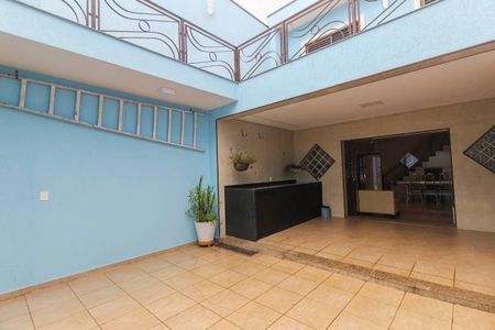 Casa à venda com 200m², 2 quartos e 2 vagas Casa à venda com 200m², 2 quartos e 2 vagasQuintal