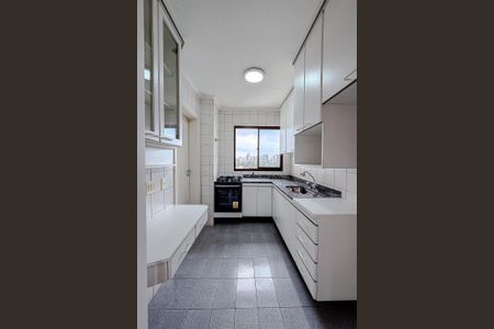 Apartamento para alugar com 81m², 2 quartos e 2 vagasCozinha