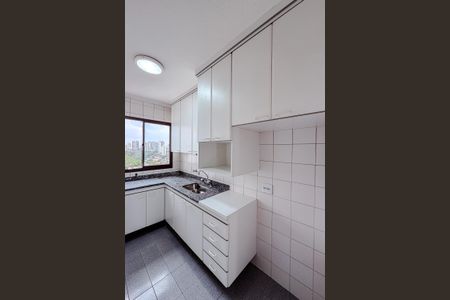 Apartamento para alugar com 81m², 2 quartos e 2 vagasCozinha