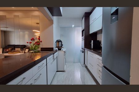 Apartamento à venda com 99m², 3 quartos e 2 vagas Apartamento à venda com 99m², 3 quartos e 2 vagasCozinha