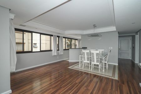 Sala de apartamento para alugar com 3 quartos, 115m² em Petrópolis, Porto Alegre