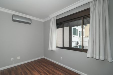 Quarto Suíte de apartamento para alugar com 3 quartos, 115m² em Petrópolis, Porto Alegre