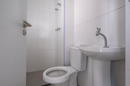 Apartamento à venda com 195m², 3 quartos e 3 vagas Apartamento à venda com 195m², 3 quartos e 3 vagasBanheiro de Serviço
