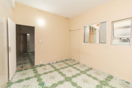 Quarto 1 de casa para alugar com 2 quartos, 70m² em Vila Carmosina, São Paulo
