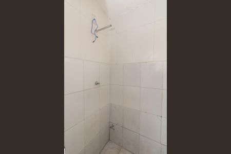 Banheiro de casa para alugar com 2 quartos, 70m² em Vila Carmosina, São Paulo