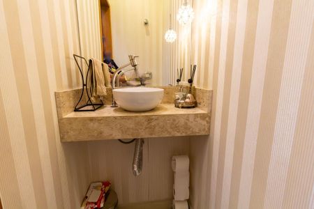 Casa de condomínio à venda com 125m², 3 quartos e 2 vagasLavabo