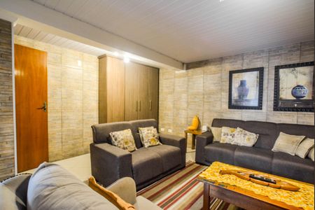 Casa à venda com 377m², 8 quartos e 2 vagas Casa à venda com 377m², 8 quartos e 2 vagasSala de TV