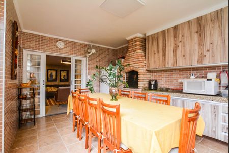 Casa à venda com 377m², 8 quartos e 2 vagas Casa à venda com 377m², 8 quartos e 2 vagasÁrea gourmet