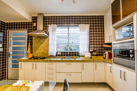 Casa à venda com 377m², 8 quartos e 2 vagas Casa à venda com 377m², 8 quartos e 2 vagasCozinha 1