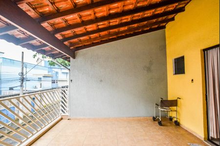 Casa à venda com 377m², 8 quartos e 2 vagas Casa à venda com 377m², 8 quartos e 2 vagasVaranda