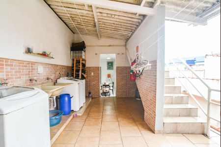 Casa à venda com 377m², 8 quartos e 2 vagas Casa à venda com 377m², 8 quartos e 2 vagasÁrea de Serviço