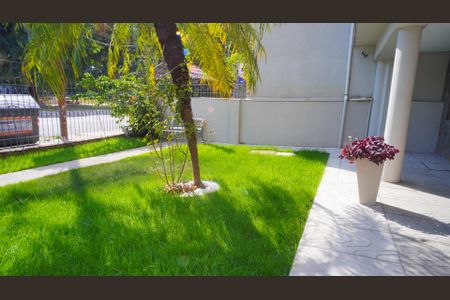 Apartamento à venda com 71m², 2 quartos e sem vagaEntrada do prédio 