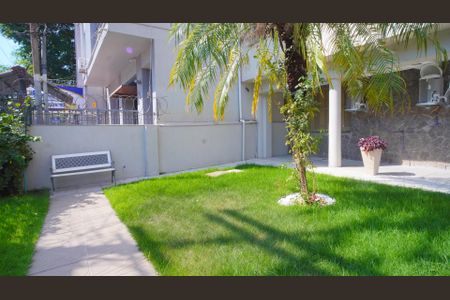 Apartamento à venda com 71m², 2 quartos e sem vagaÁrea comum