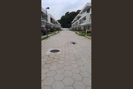 Casa de condomínio à venda com 152m², 2 quartos e 3 vagasEntrada