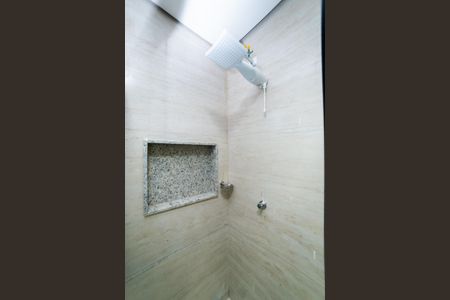 Banheiro Social de kitnet/studio para alugar com 1 quarto, 28m² em Minas Brasil, Belo Horizonte