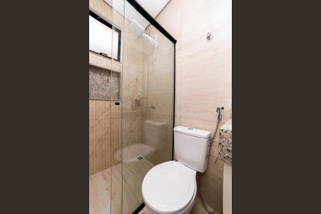 Banheiro Social de kitnet/studio para alugar com 1 quarto, 28m² em Minas Brasil, Belo Horizonte