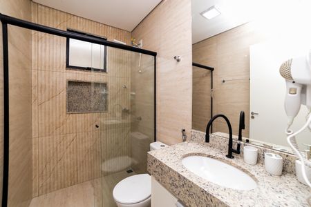 Banheiro Social de kitnet/studio para alugar com 1 quarto, 28m² em Minas Brasil, Belo Horizonte