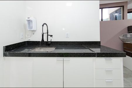 Cozinha de kitnet/studio para alugar com 1 quarto, 28m² em Minas Brasil, Belo Horizonte