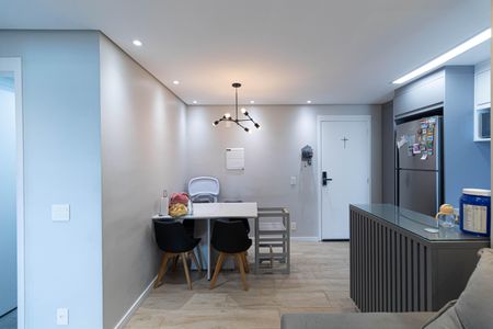 Sala/Cozinha/Área de Serviço  de apartamento para alugar com 2 quartos, 50m² em Jardim das Oliveiras, São Paulo