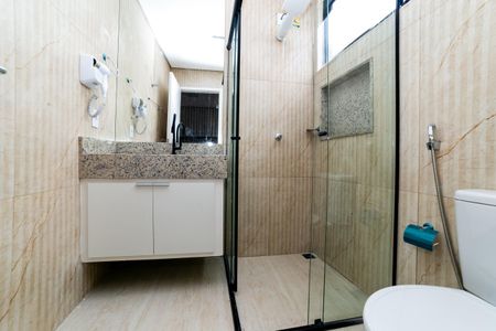 Banheiro Social de kitnet/studio para alugar com 1 quarto, 28m² em Minas Brasil, Belo Horizonte